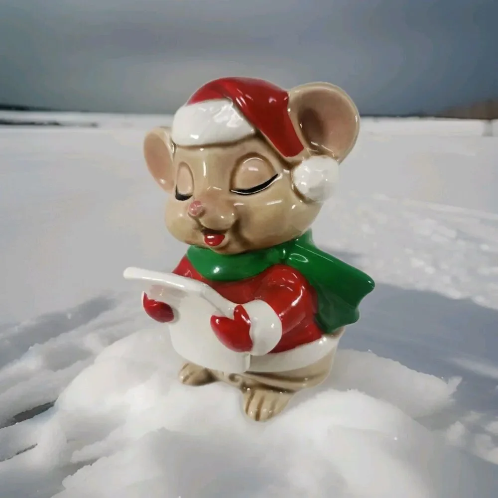 Vintage Christmas Caroling Santa Mouse Ceramic 1981 Made in Japan Quon-Quon